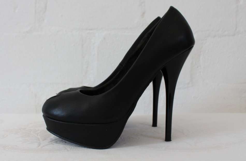 BLACK FAUX LEATHER PLATFORM STILETTO HIGH HEELS SHOES - SIZE 5