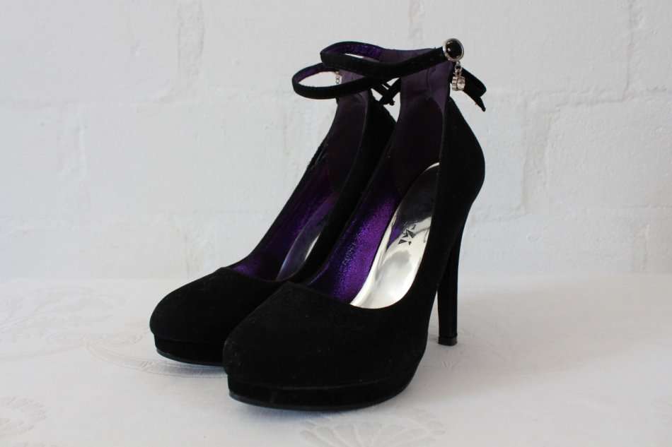BLACK SUEDE ANKLE STRAP PLATFORM HIGH HEELS SHOES - SIZE 5