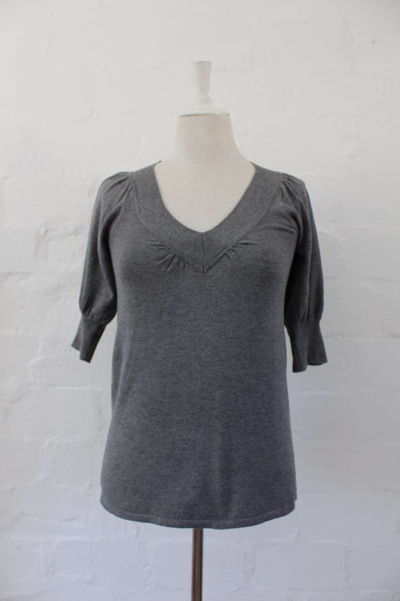 *MARION & LINDIE* DESIGNER GREY KNIT JERSEY TOP - SIZE M