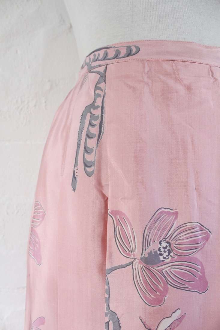 100% SILK VINTAGE PINK FLORAL PLEATED SKIRT - SIZE 10