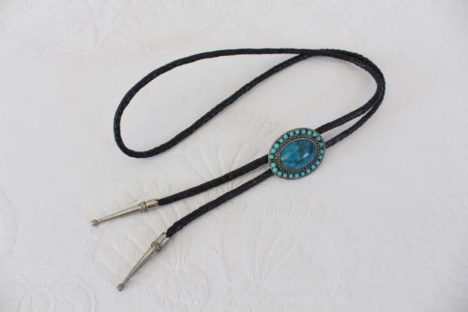 VINTAGE FAUX TURQUOISE BLACK LEATHER LARIAT NECKLACE