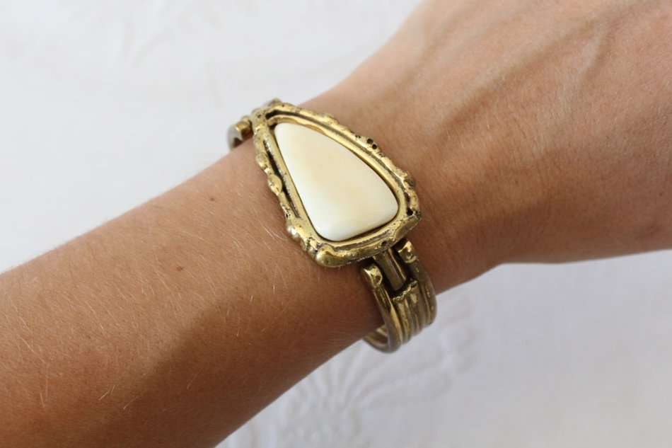 VINTAGE BRASS GENUINE BONE TRIBAL STYLE CUFF BRACELET BANGLE