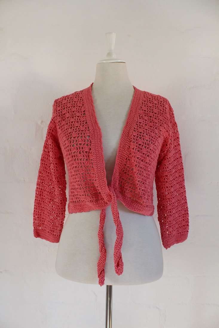 VINTAGE CROCHET KNIT CORAL PINK TIE FRONT CROPPED JERSEY - SIZE L