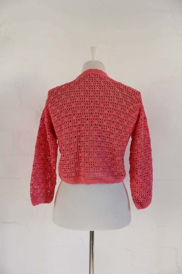 VINTAGE CROCHET KNIT CORAL PINK TIE FRONT CROPPED JERSEY - SIZE L