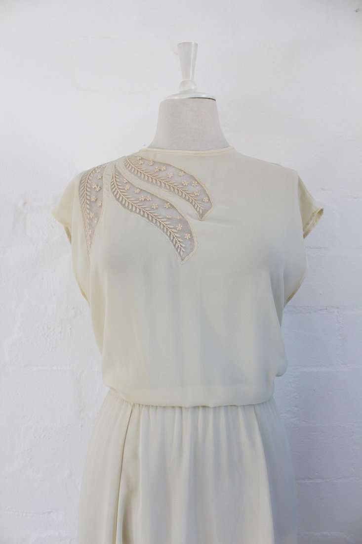 VINTAGE CREAM CUT-OUT LACE COCKTAIL DRESS - SIZE 18