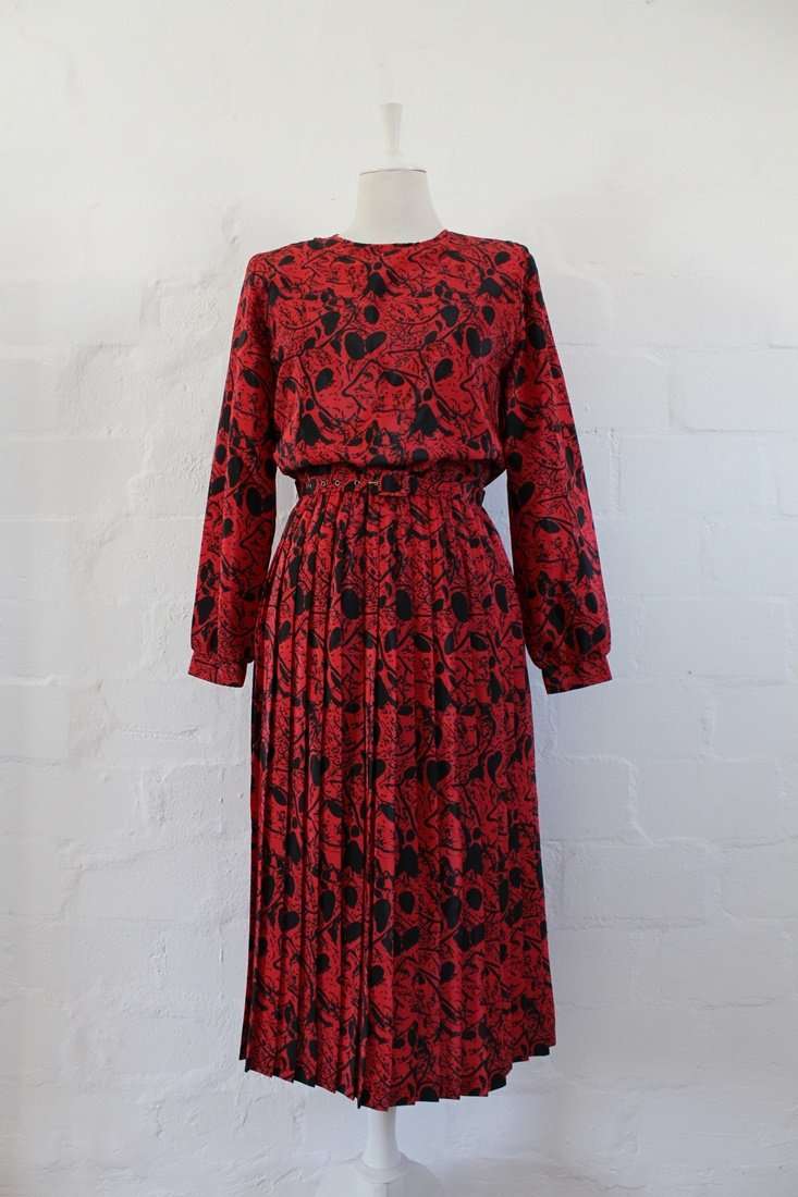 VINTAGE RED BLACK PRINTED PLEATED LONG SLEEVE DAY DRESS - SIZE 12