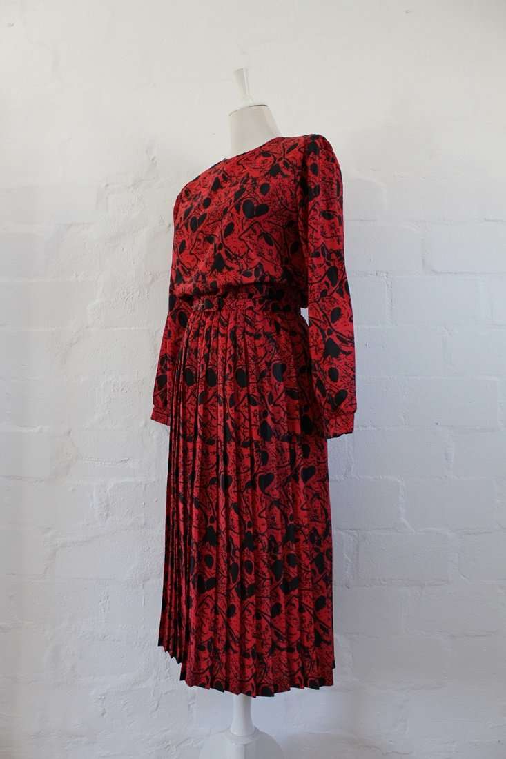 VINTAGE RED BLACK PRINTED PLEATED LONG SLEEVE DAY DRESS - SIZE 12