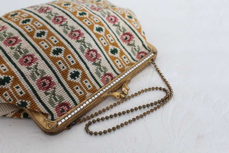 VINTAGE NEEDLEPOINT TAPESTRY EMBROIDERED EVENING BAG CLUTCH HANDBAG