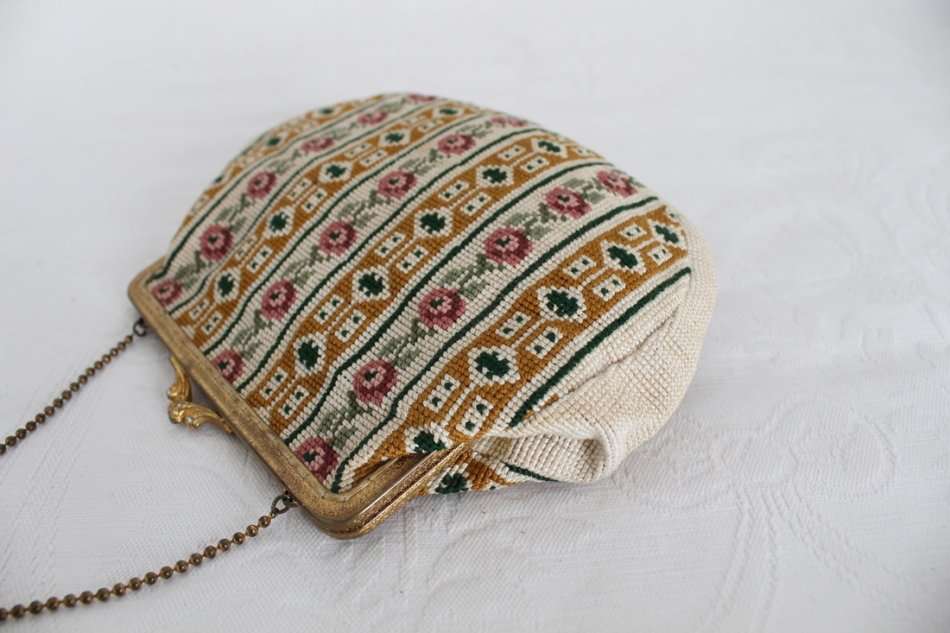VINTAGE NEEDLEPOINT TAPESTRY EMBROIDERED EVENING BAG CLUTCH HANDBAG