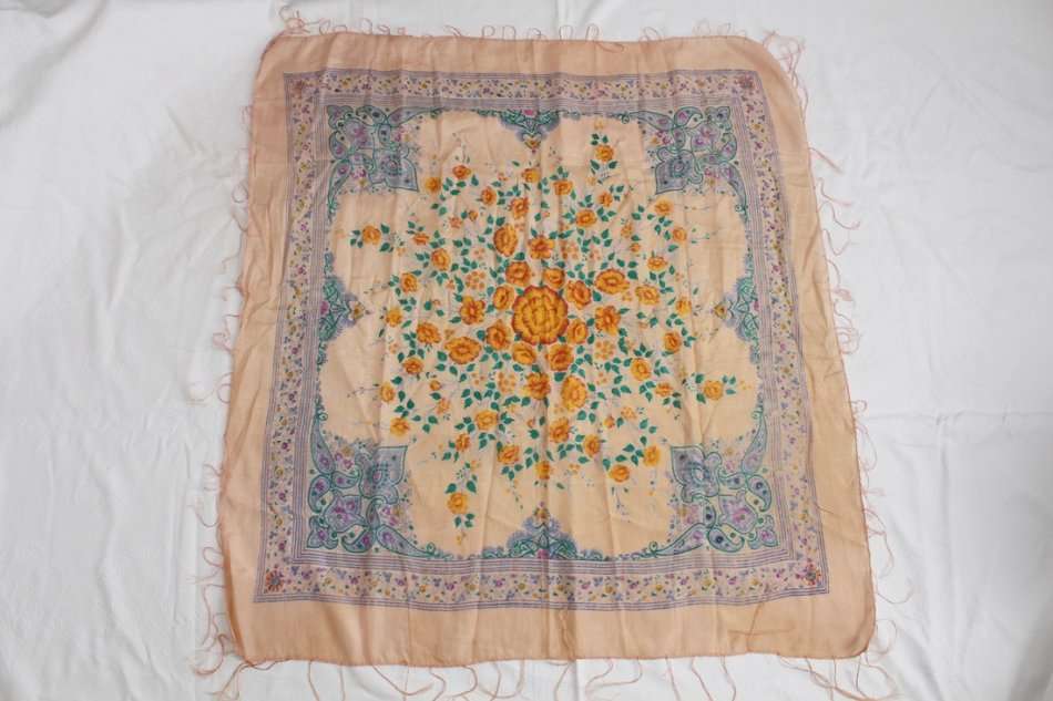 VINTAGE 100% SILK FLORAL PRINT PINK LARGE FRINGED SCARF