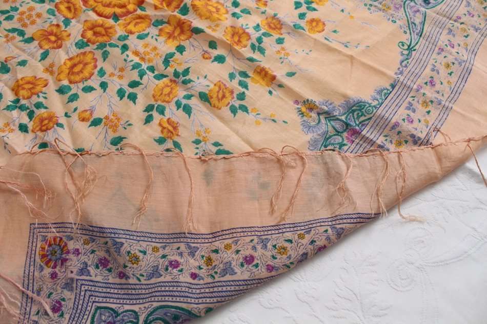 VINTAGE 100% SILK FLORAL PRINT PINK LARGE FRINGED SCARF