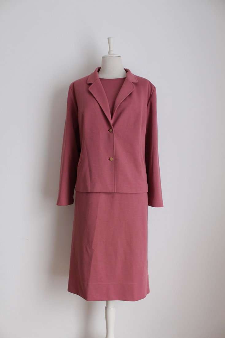 *SUMMER SALE - 50% OFF!* VINTAGE TWO PIECE PINK LONG SLEEVE DRESS JACKET SUIT - SIZE 20