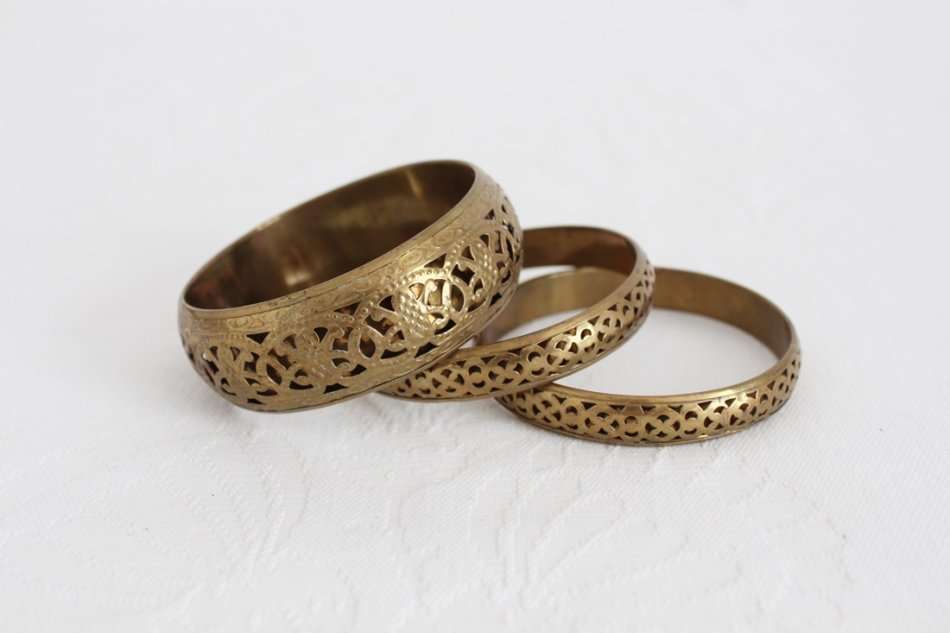 VINTAGE LOT OF 3 BRASS CUT-OUT BANGLES BRACELETS