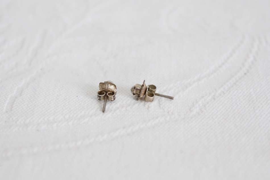 STERLING SILVER VINTAGE SMALL FLOWER STUD EARRINGS