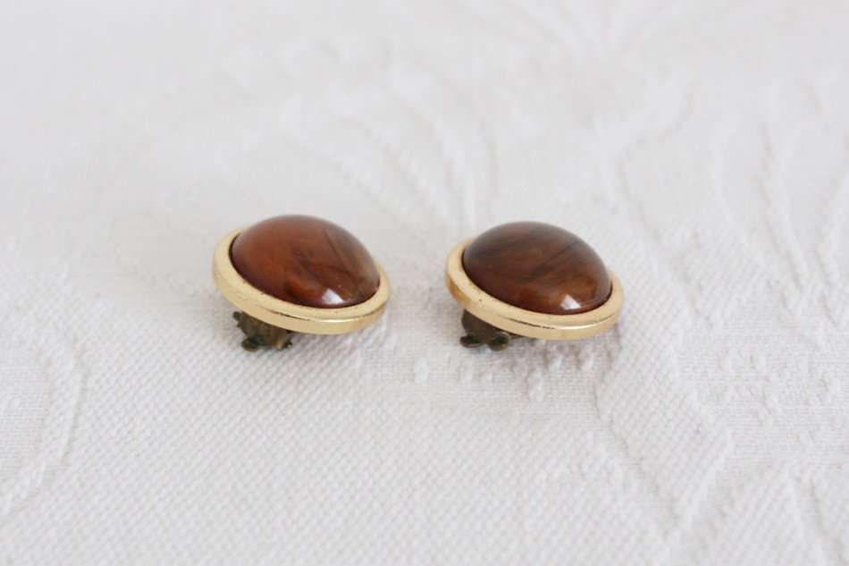 VINTAGE GOLD TONE BROWN SWIRL CLIP-ON EARRINGS