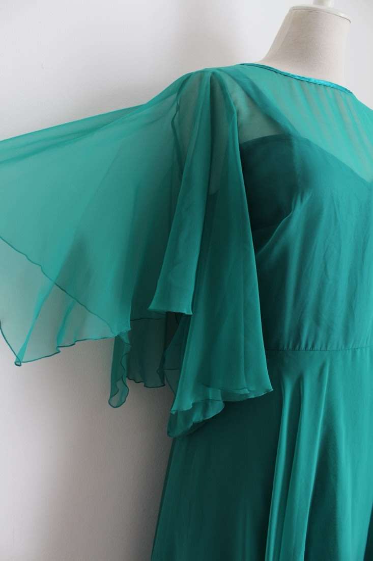 VINTAGE CHIFFON GREEN TIERED FORMAL DRESS GOWN - SIZE 10