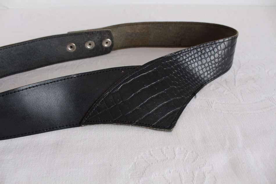 VINTAGE GENUINE LEATHER BLACK CROC PRINT WAIST BELT