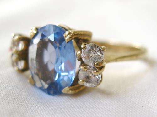 VINTAGE 9CT GOLD JAYEM SIMULATED DIAMOND AQUAMARINE LADIES RING (SIZE L)