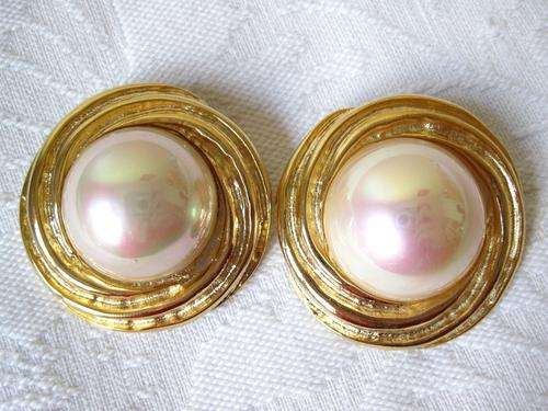 VINTAGE NEW OLD STOCK FAUX PEARL LARGE GOLD PLATED COSTUME CLIP-ON EARRINGS