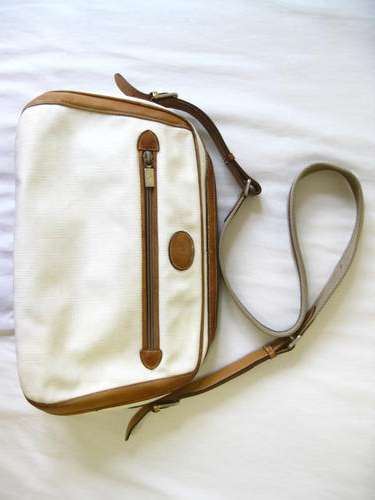 VINTAGE ***AUTHENTIC GUCCI*** LEATHER TRIM WHITE MONOGRAM SIGNATURE SLING SHOULDER BAG