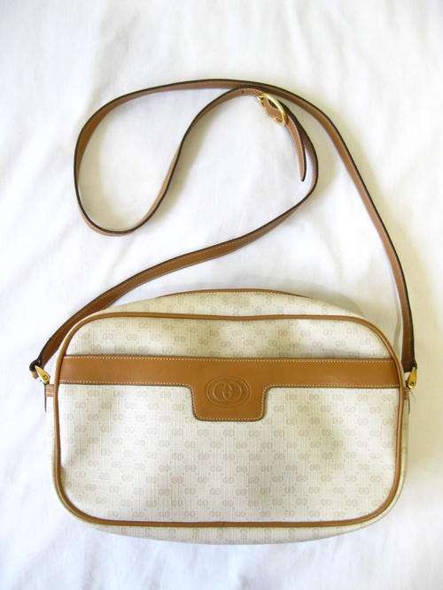 VINTAGE ***AUTHENTIC GUCCI*** LEATHER TRIM BEIGE MONOGRAM SIGNATURE SLING BAG