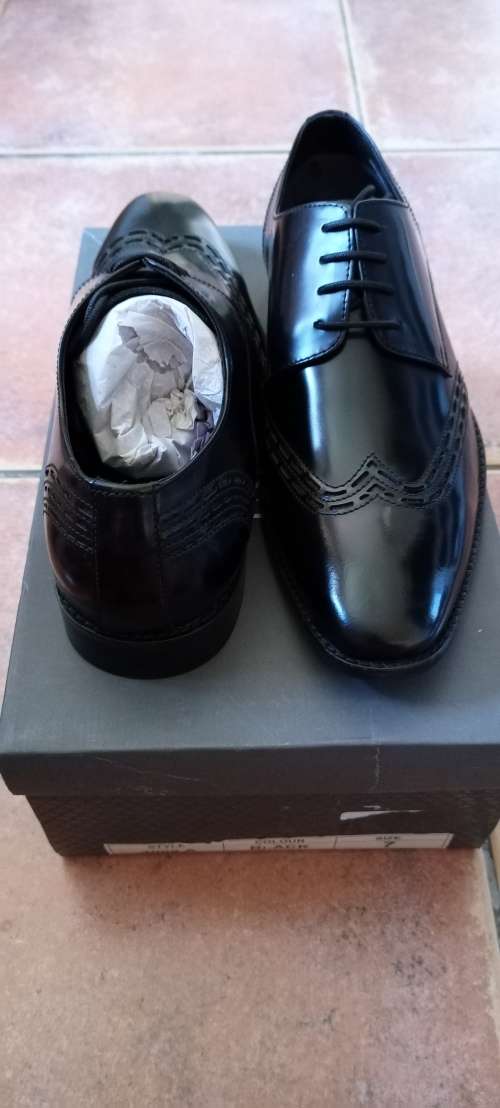 Cavani Men`s Black Leather Shoe UK 7