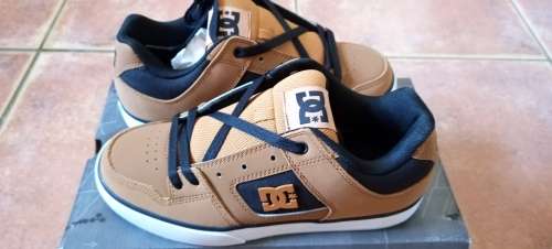 DC Men`s Pure Skate Sneaker UK 7