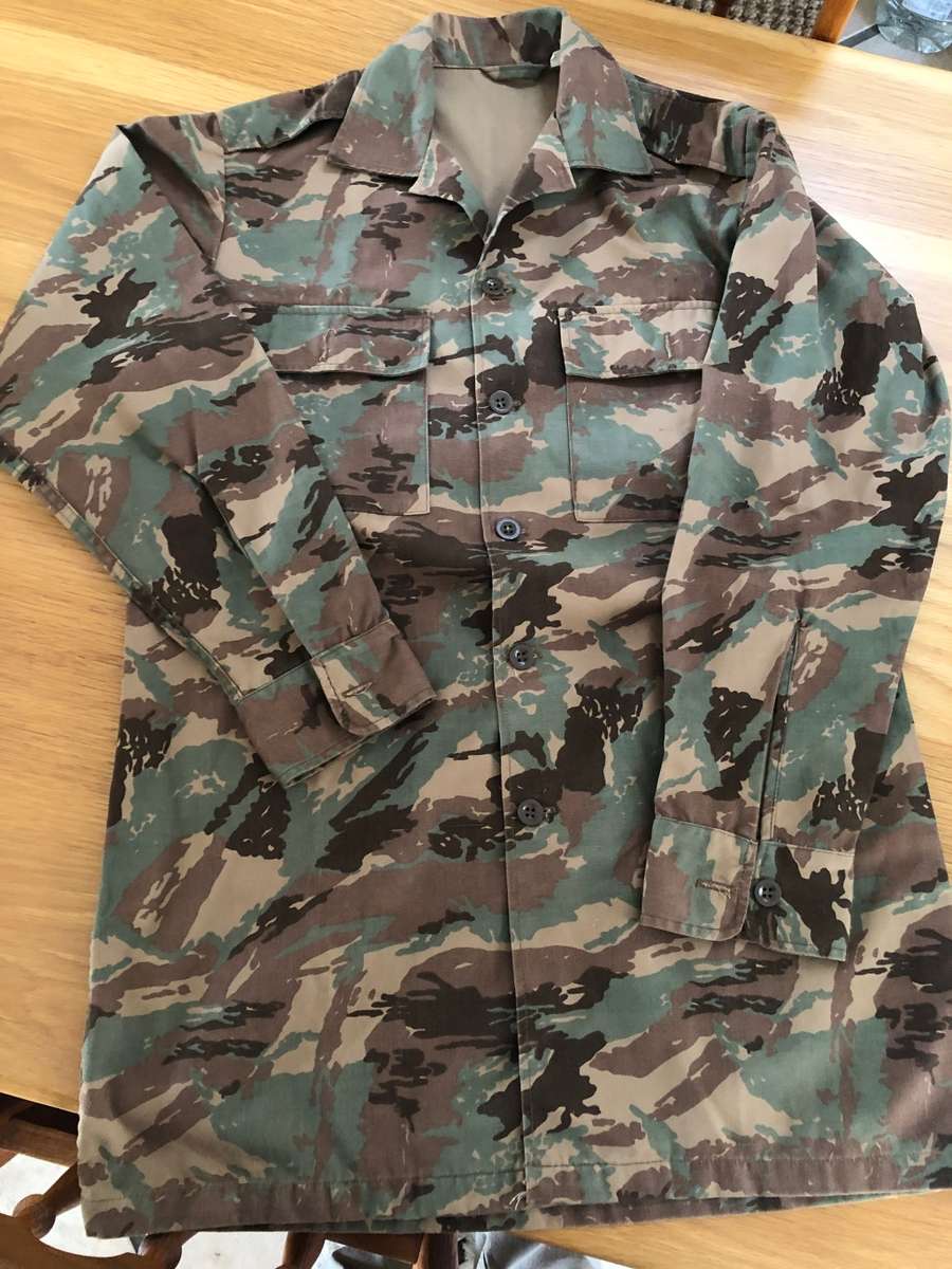 32 BN WINTER CAMO SHIRT IN MINT CONDITION - SIZE MEDIUM