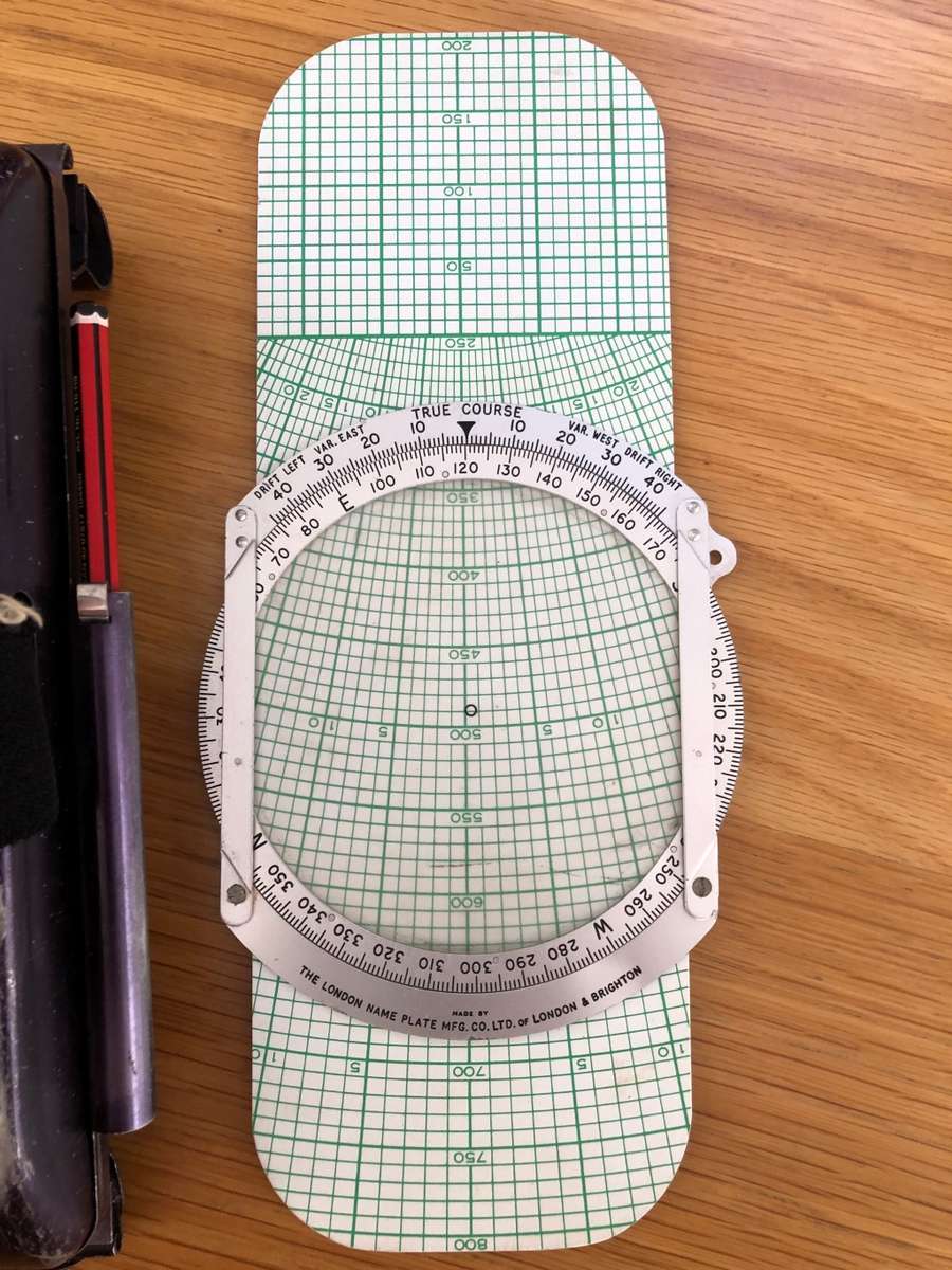 PILOTS EQUIPMENT - COMPUTER AND KNEEBOARD