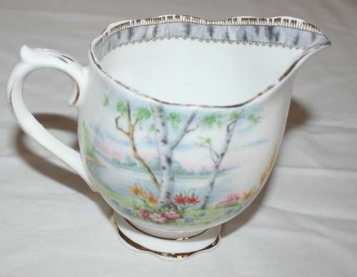WOW EXQUISITE PORCELAIN VINTAGE/ANTIQUE ROYAL ALBERT MILK CREAMER