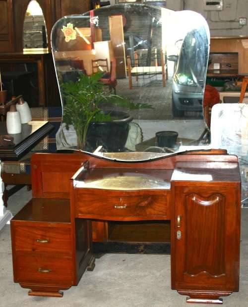 A GORGEOUS VINTAGE IMBUIA DRESSING TABLE WITH 3 DRAWERS AND 1 CUPBOARDS. STUNNING!!!