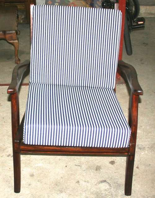 A STUNNING VINTAGE ARM CHAIR WITH ORIGINAL SPRINGS AND BRAND NEW ABSOLUTELY
