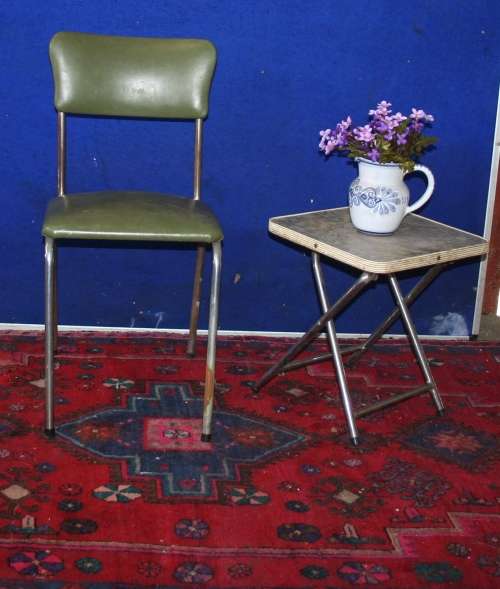RETRO FIBE - A STUNNING RETRO CHAIR WITH FOLD UP TABLE - GORGEOUS RETRO FIBE!!