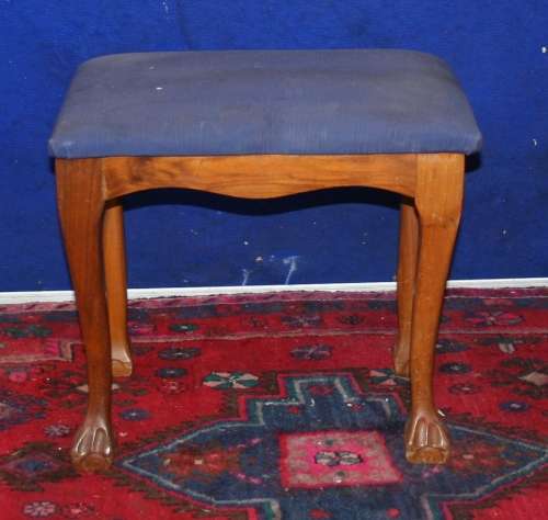 A BEAUTIFUL ANTIQUE SOLID IMBUIA BALL AND CLAW DRESSING TABLE STOOL WITH A FABRIC CUSHION