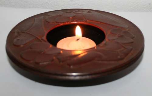 A STUNNING LIDDED METAL TEA LIGHT CANDEL HOLDER OR CONE  BURNER BEAUTIFUL DESIGN ON TE TOP!!