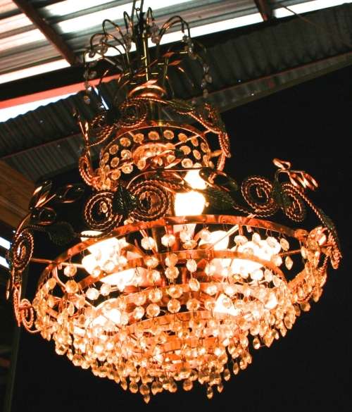 A MARVELOUS  LARGE CHANDELIER - GOLD METAL WITH LOTS OF MAGNIFICENT DETAIL STUNNING PIECE