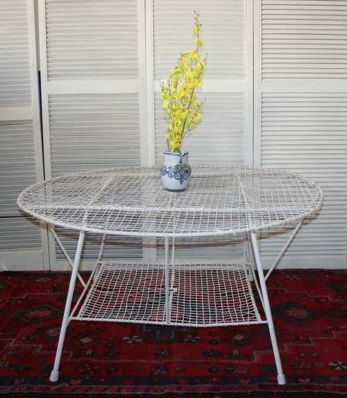 A EXTREMELY LARGE VINTAGE ROUND STEEL GARDEN TABLE STUNNING VINTAGE VIBE!!!