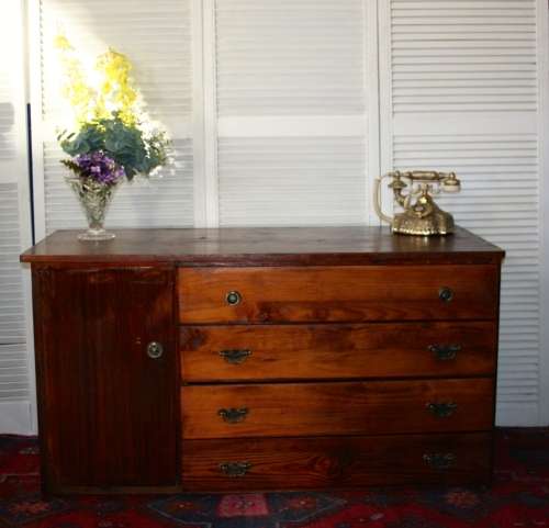A STUNNING STRAIGHT LINE DRESSER/SIDE BOARD WITH PLENTY OF DRAWERS AND ONE DOOR GORGEOUS!!!