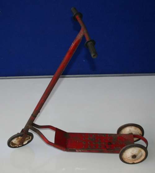 VERY RARE Vintage 1940's RADIO LINE kids push/ride scooter.  A FUN piece of history.