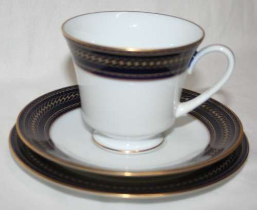 A COLLECTION SIX MAGNIFICENT NORITAKE P564 TRIO SETS FINISHED IN A BEAUTIFUL DEEP BLUE AND GOLD TRIM