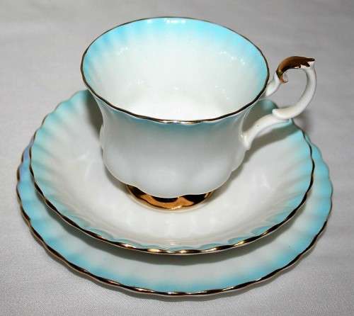 ROYAL ALBERT RAINBOW FIVE TRIO SETS - Romantic - Exuberant - Beautiful - Feminine