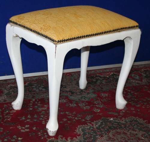 A GORGEOUS 1940's RETRO DRESSING TABLE  WITH QUEEN ANNE LEGS IN EXCELLENT CONDITION