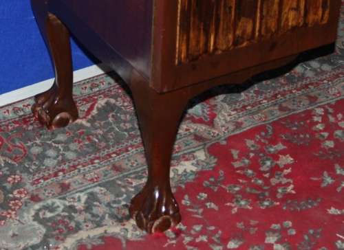 A STUNNING BALL & CLAW DRESSING TABLE WITH TWO DOORS & ONE DRAWERS OR USE IT AS A DESK OR A SERVER!!