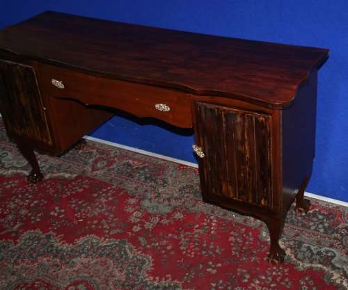A STUNNING BALL & CLAW DRESSING TABLE WITH TWO DOORS & ONE DRAWERS OR USE IT AS A DESK OR A SERVER!!