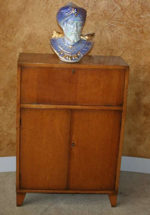 WOW A AMAZING ART DECO STYLE LIQOUR CUPBOARD A STUNNING CLEAN PIECE WITH THREE DOORS ONE DROPS DOWN