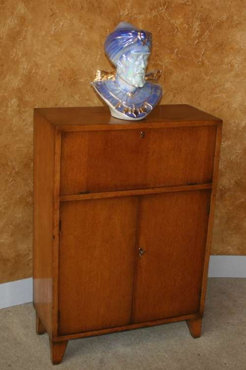 WOW A AMAZING ART DECO STYLE LIQOUR CUPBOARD A STUNNING CLEAN PIECE WITH THREE DOORS ONE DROPS DOWN