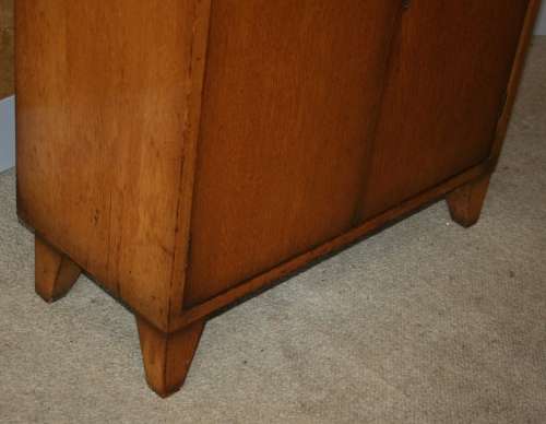 WOW A AMAZING ART DECO STYLE LIQOUR CUPBOARD A STUNNING CLEAN PIECE WITH THREE DOORS ONE DROPS DOWN