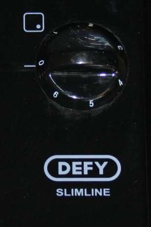 A BLACK DEFY SLIMLINE FOUR PLATE HOB RELATIVELY NEW - IN GOOD CONDITION