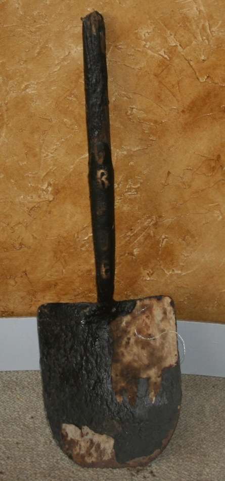 A FANTASTIC VINTAGE SPADE - GORGEOUS SHABBY CHIC DECOR