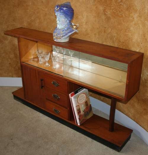 WHAT A AMAZING PIECE - BEAUTIFUL SHAPED VINTAGE SIDEBOARD SHOW CASE IN GOOD CONDITION!!!